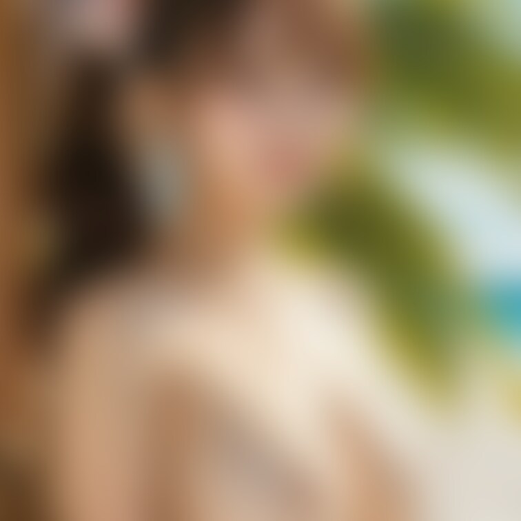 清楚な女子大生の南国でのヌード撮影会　その4

清楚な女子大生のたわわに実ったおっぱいに薄桜色の自己主張している蕾が