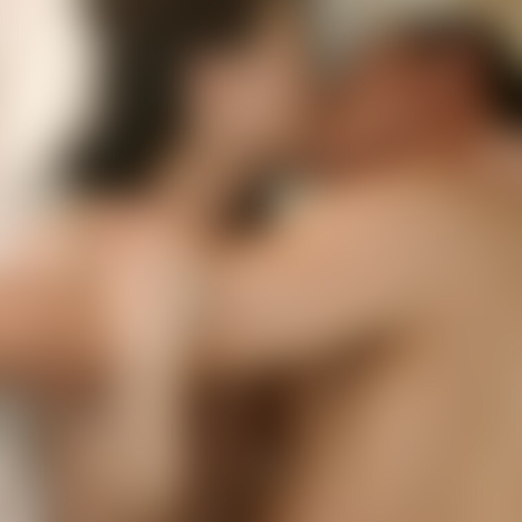 正常位でディープキスするのかなり興奮します❤突かれて気持ち良くて白い液垂れてきてるのが見えます❤旦那さんより単さんとのキ
