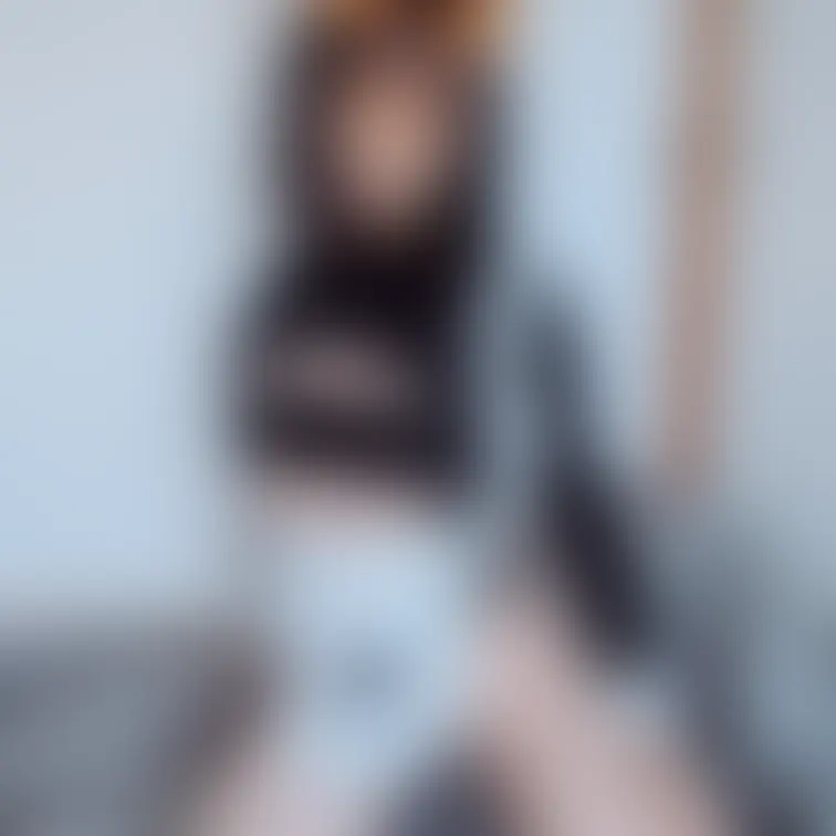 メイドさん正面＆エプロンたくし上げ＆横からおしり🍑

ご奉仕させてください🦊