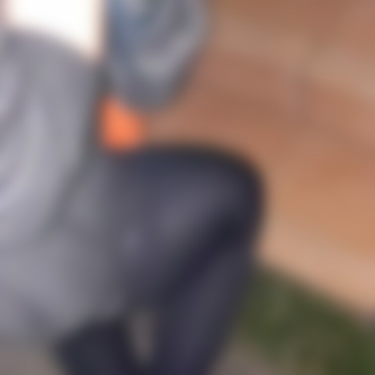 玄関先でスカートめくり

こういう短い動画をすぐにあげられるのが良いですね✨