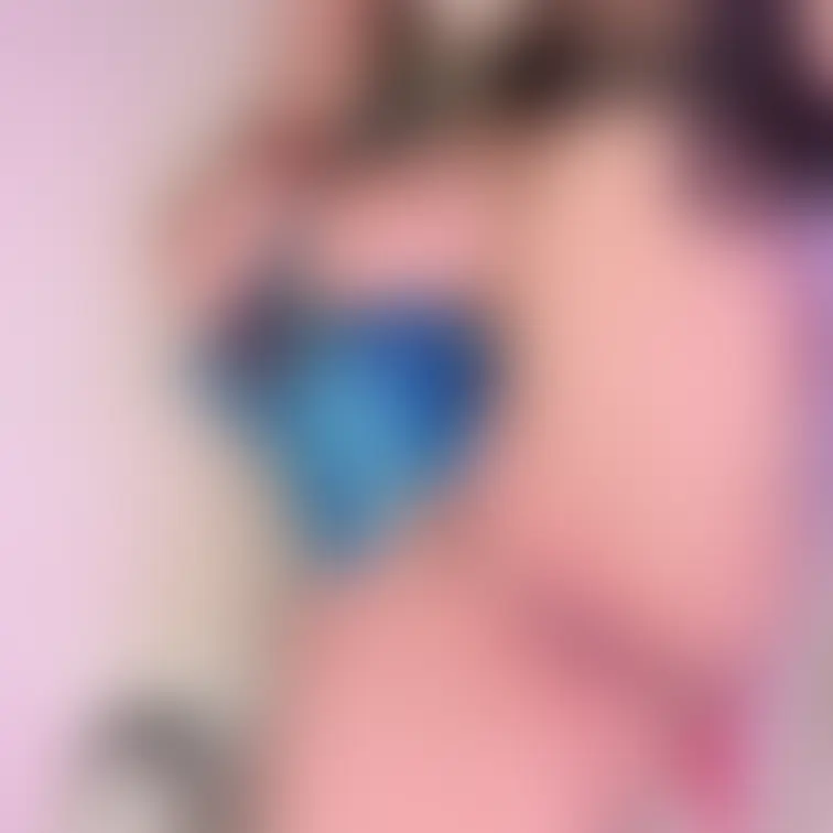 紐がちょっとくい込んで太ももや腰のムチムチが♡
お尻もぺちんと叩きたくなりますね🍑
Y字バランスのよ