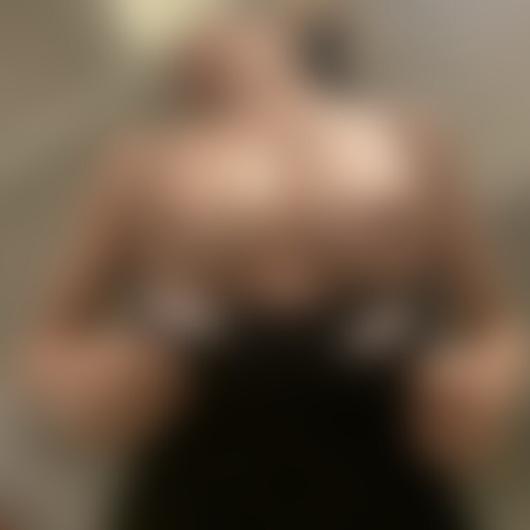 授乳中のパンパンおっぱいです。
搾乳のお手伝いしないと!