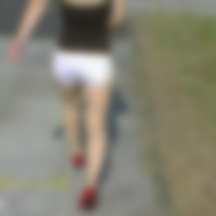 ホットパンツで公園散歩してみた〔フルHD版〕
公園の遊具に登ったりベンチに座って上半身を拭く拭きしてみました。
サイ