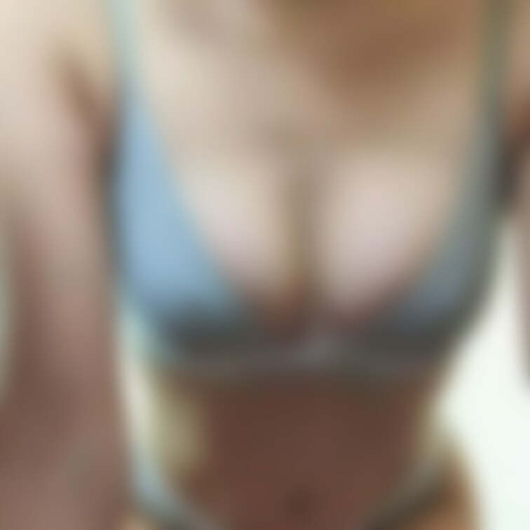 揺れるおっぱい動画🙈🧡
ブラをグイッと下にされて、おっぱいだけ寄せて外に出して、そのままいっぱい乳首を舐められたり、見