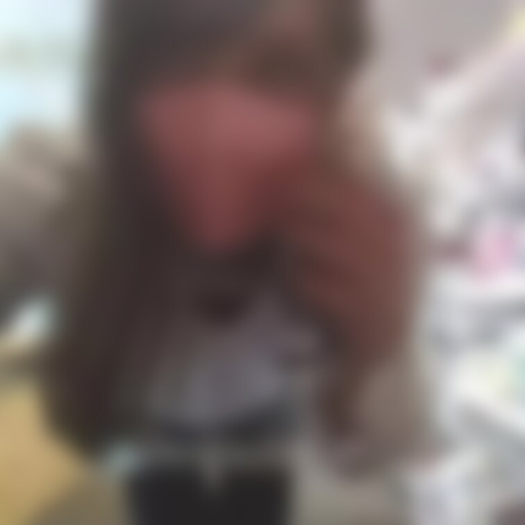 お勉強してるお○○○さんの隣でクチュクチュ音を立てながら気持ちよくなってる動画です♥️勉強しながらチラチラ私の事を見てく