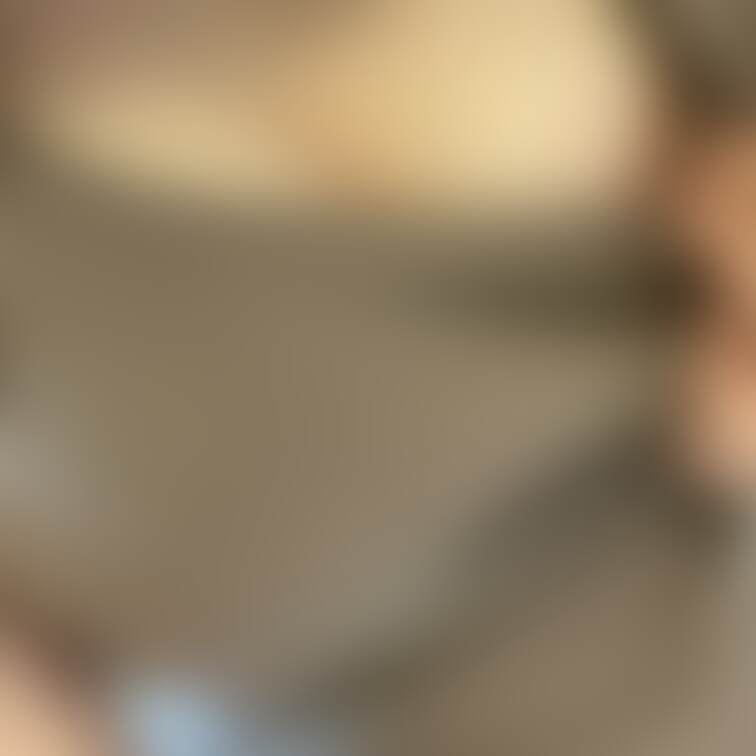 前屈みになるとだいたい見えちゃいますよね！😳