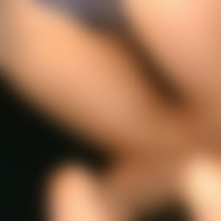 アラフォー熟女の性生活☺️勃った乳首がなんとも言えないエロさ…🤭お店の○○○🥰普段見れない姿を披露🫣撮影担当がコッソリ覗