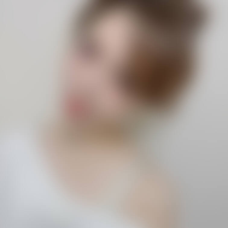 私の顔忘れた？😜
マスク無しのフル顔出し🤭
お団子ヘア‐やで(՞៸៸.ˬ.៸៸՞)