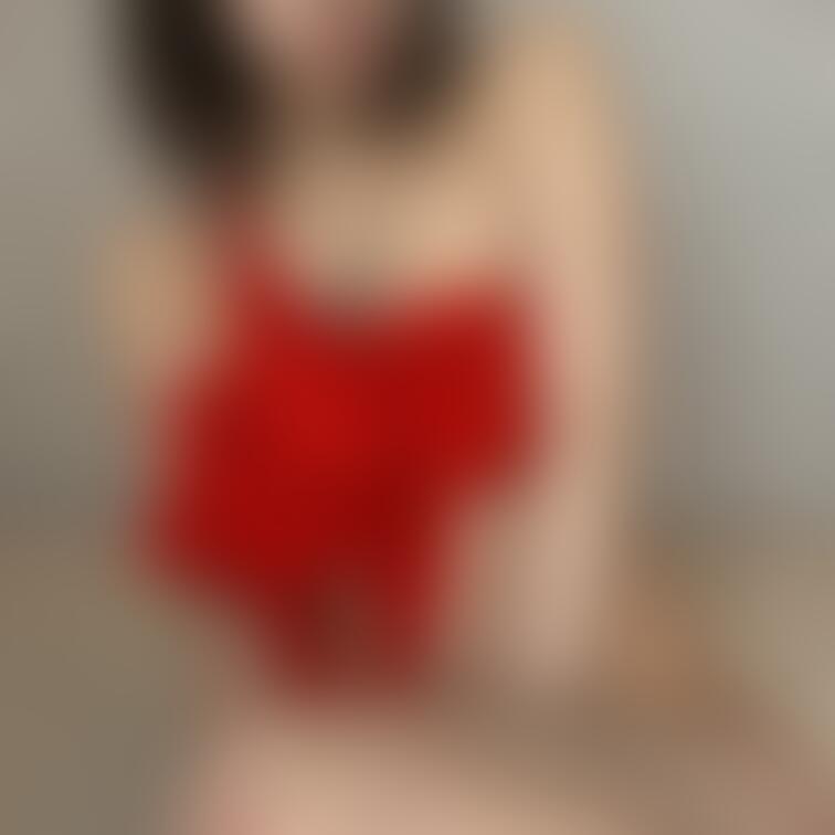 見えちゃいそうなハイレグ赤リボン写真🎀5枚