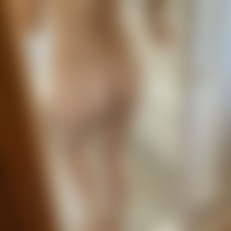 全裸でシャワーへ。嫁の綺麗な体を覗き見してください!