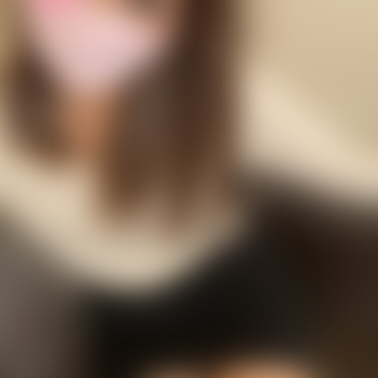 お顔初公開です🤫
とりあえず半目🤍
タイトミニ好き😋💕