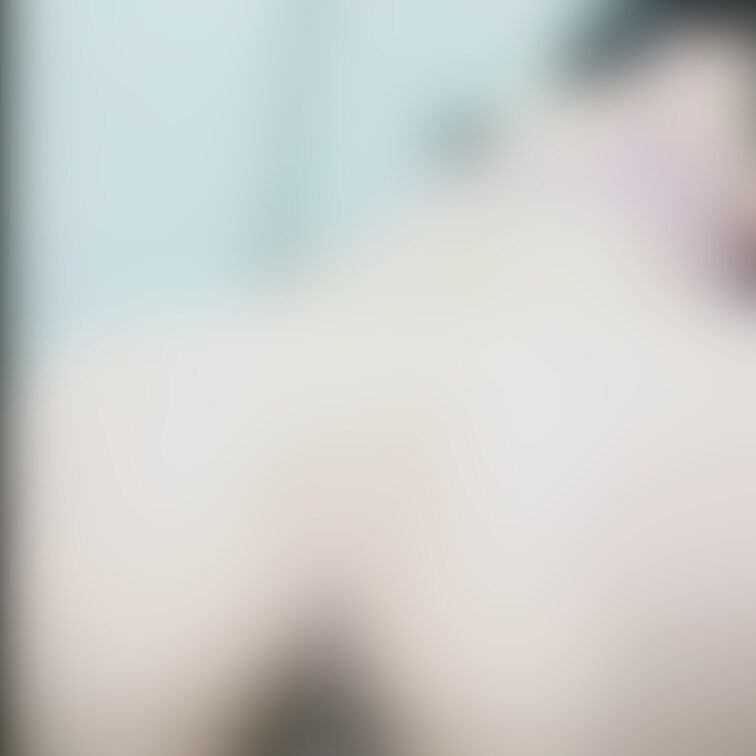 アナル丸見えで膣の膨らみ丸わかりなオマンコからでたマン汁のシミ付きパンツとセクシー下着♡(画像)