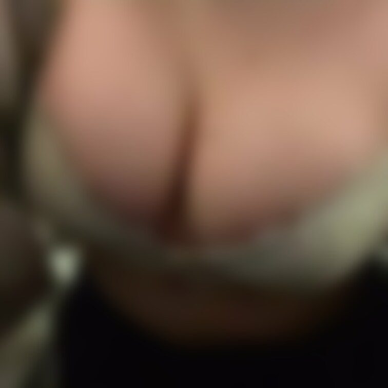 自然な感じでおっぱい揺れています。