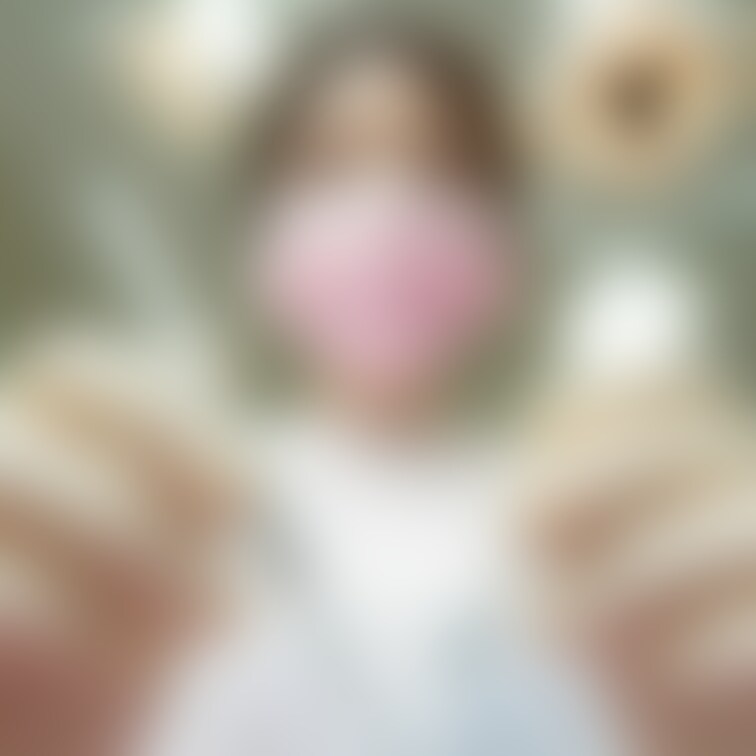 お口開けてね〜、もっと大きく〜あーーーん