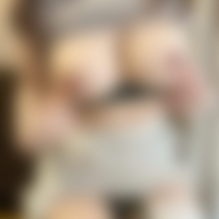 ブラとパンツをずらして…(*ﾉﾉ)♡
