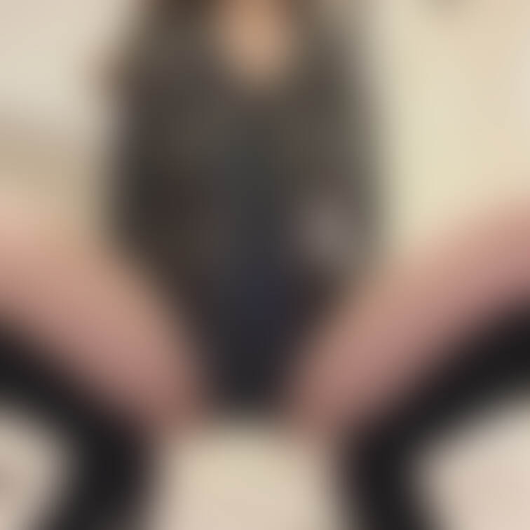 【乳首たちレースクィーン】

乳首たってるのわかるかな//
上からも下からも開くファスナーのレースクィーン

