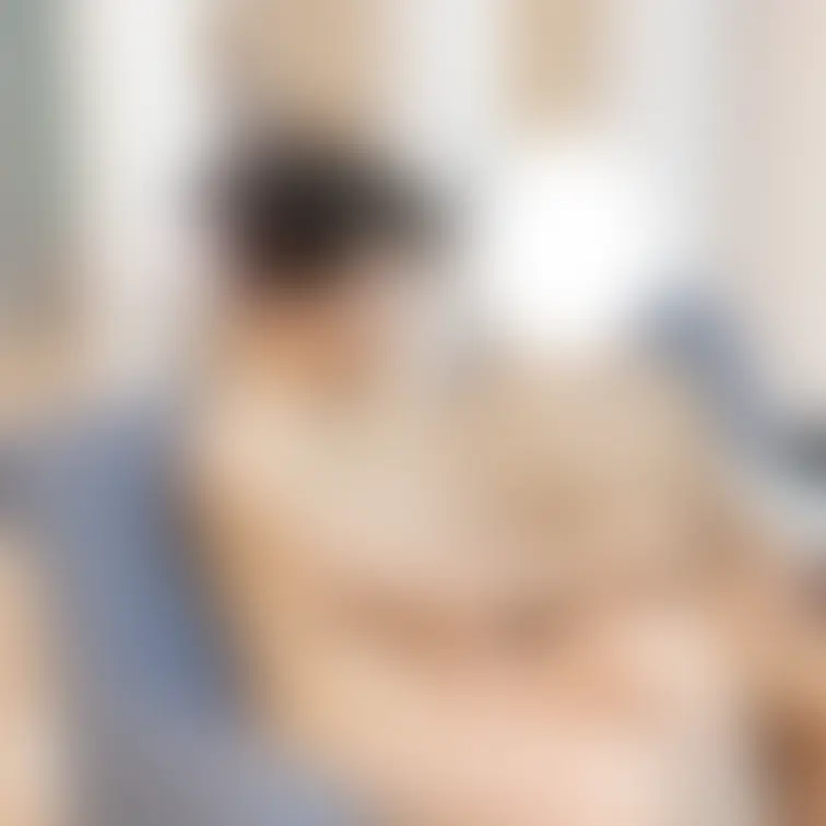 りこの全裸パーティー兼公開撮影より一枚。筆で男性をくすぐってます。ごほうびタイムはたいていの男性が勃起しますね。

