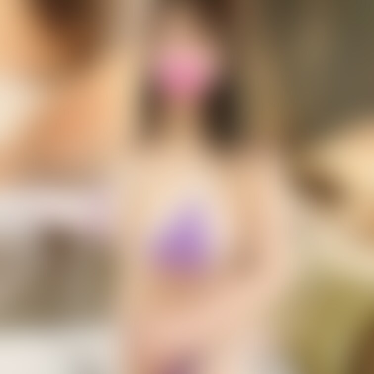 有料会員様向け写真です📸
撮影会でカメラマンさんに撮って頂いた水着👙
よーく見るとち◯び透けてる？🤭