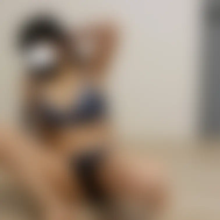 みずきが自前下着でセクシーポーズ。この時は完全に二人きりでした。それでもかなり厳しく指導しましたよ。

セクシーアイ