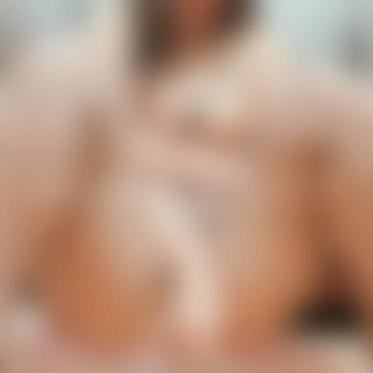 過激なセクシーランジェリーるーちゃん︎︎︎☺︎
大胆なコスチュームとエッチなポーズでお出迎え😊
寝取られ初め