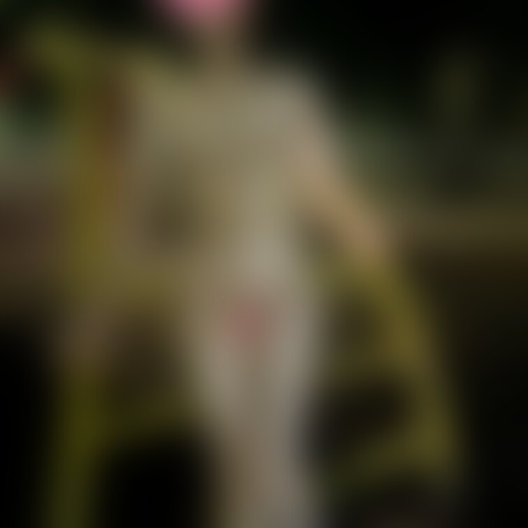 <本日の1枚>
お昼は○○○連れで賑わう公園で、Yuriは一糸纏わぬ姿に…
明日はデリヘルに出勤予定のYuri。しば