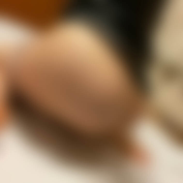 お休みの日は朝からお尻出しちゃう。