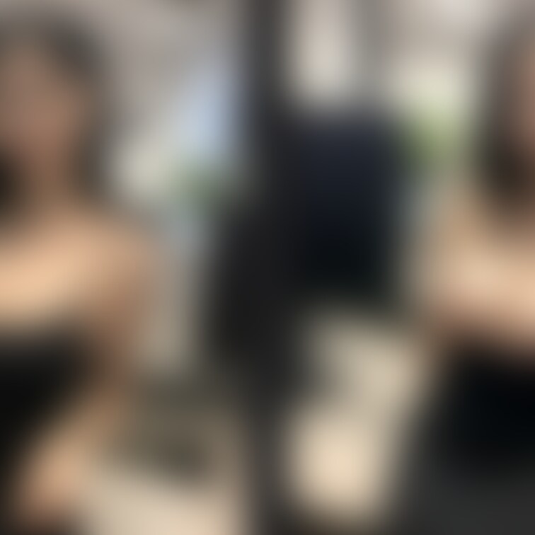 着衣と脱衣を並べた画像です    画像№296