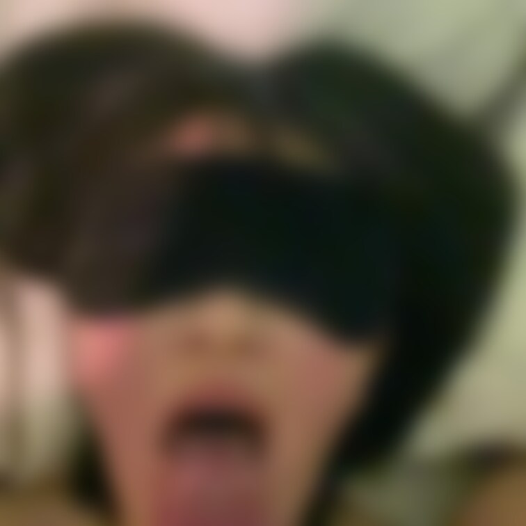 顔の上にまたがり
おち●ぽ押し付けて
顔がベタベタになっても抵抗なし
本能剥き出しのど変態ぶりで
頬張っておねだ