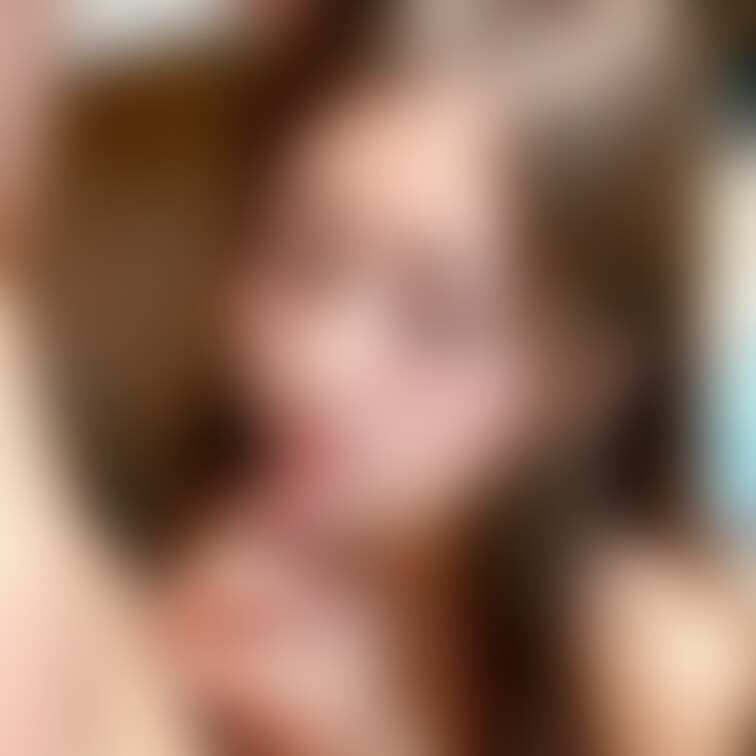 さあ、撮影も佳境だし、そろそろ出してやるとするか。
申し訳ないが綾乃の腰使いでは俺から精子を搾り取ることはできない。か