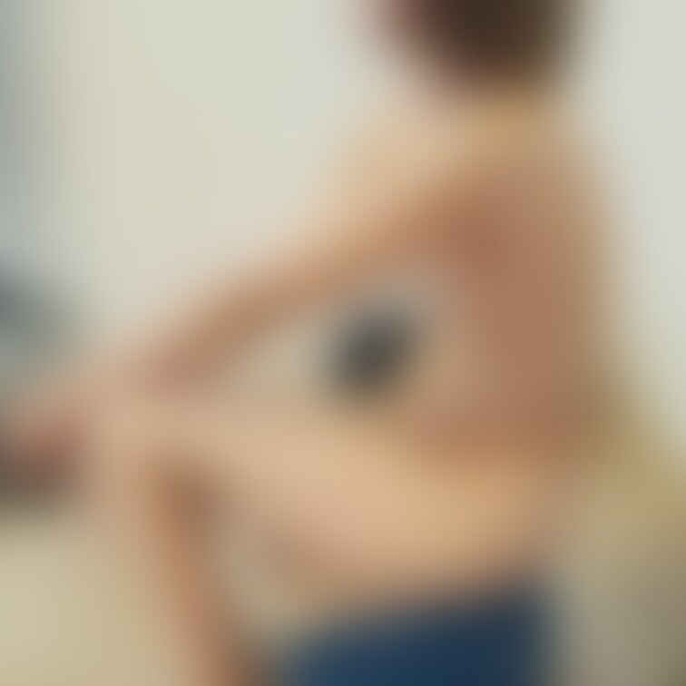 まずはおとなしめの画像から。この日はみんないる前で彼女が真っ先に全裸になってくれました。カラオケで盛り上がりました。