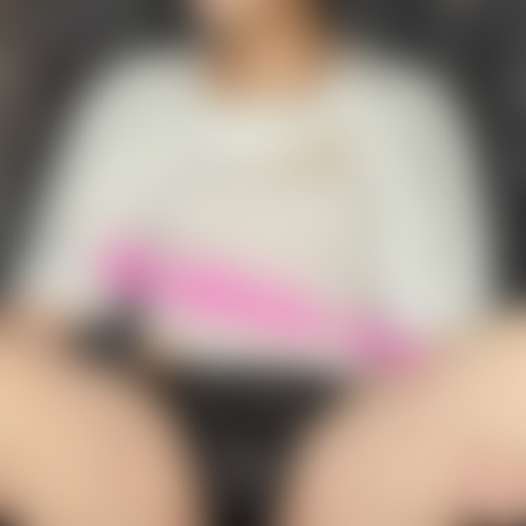 自分で開脚して撮影☺️
どこにでもいそうなマジメな妻、今までこんな姿で撮影するってなかったんですよ💕
皆さんのフォロ