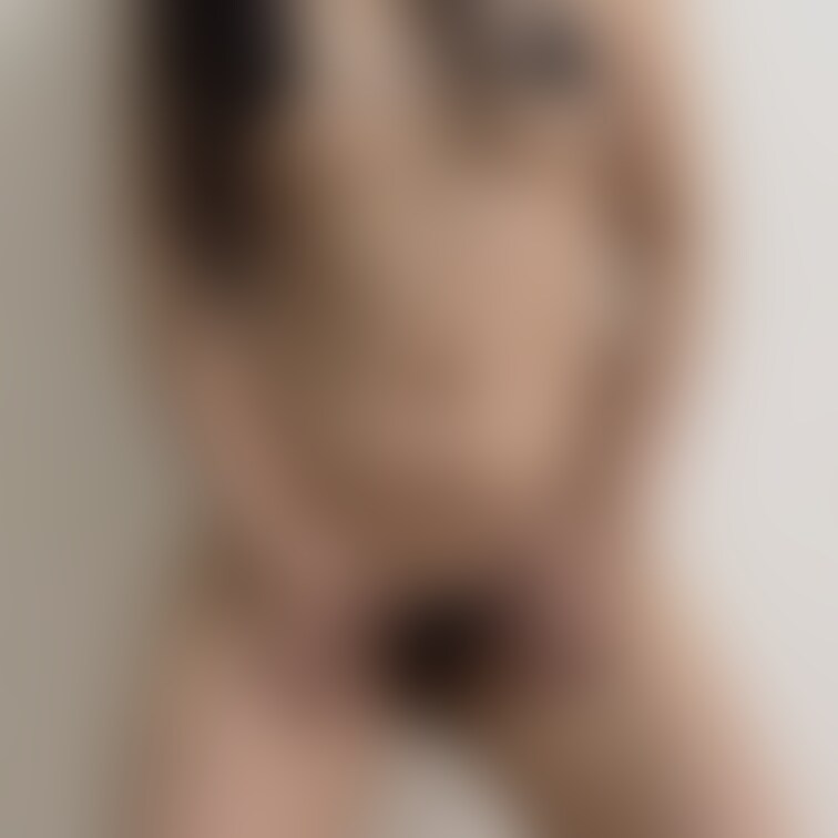 ちょっと番外編‪🫶🏻♥️ ̖́-‬

人妻の大切な所以外は守ってくれないローター入れるポケット付きのマイクロビキニ👙
