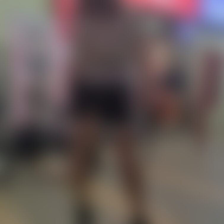 成人映画館でNPにされて
映画館前で記念撮影

緑のおじさんが
この後、大活躍！