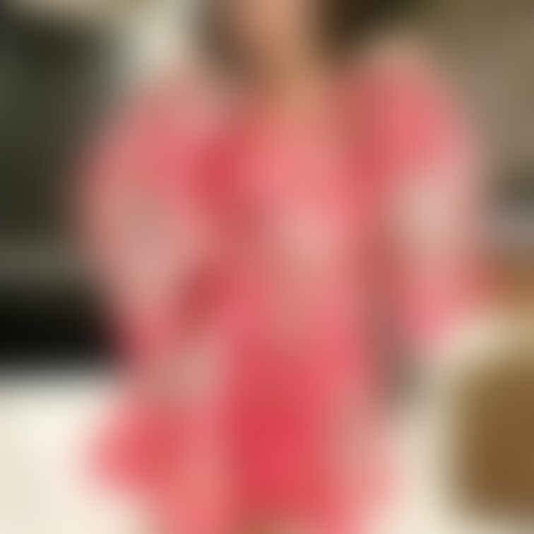 この服装の写真を後悔します。
少しずつ脱いで露わになっていく姿を
是非ご覧ください…
写真撮っているうちに濡れてき