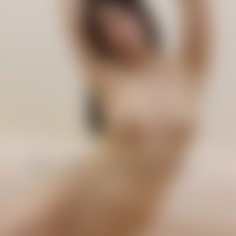 ストッキングで手を縛りました🤫
（縛られたのでなく、縛りました😂）

良くベルトやらネクタイでメンズので手を縛りが