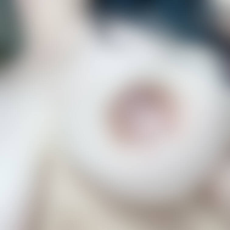 お風呂上がりに浴びた化粧水たちも、火照った身体も溶けそう🫠

おっぱいから滴る汗が止まらないんですが…
(夏に弱い