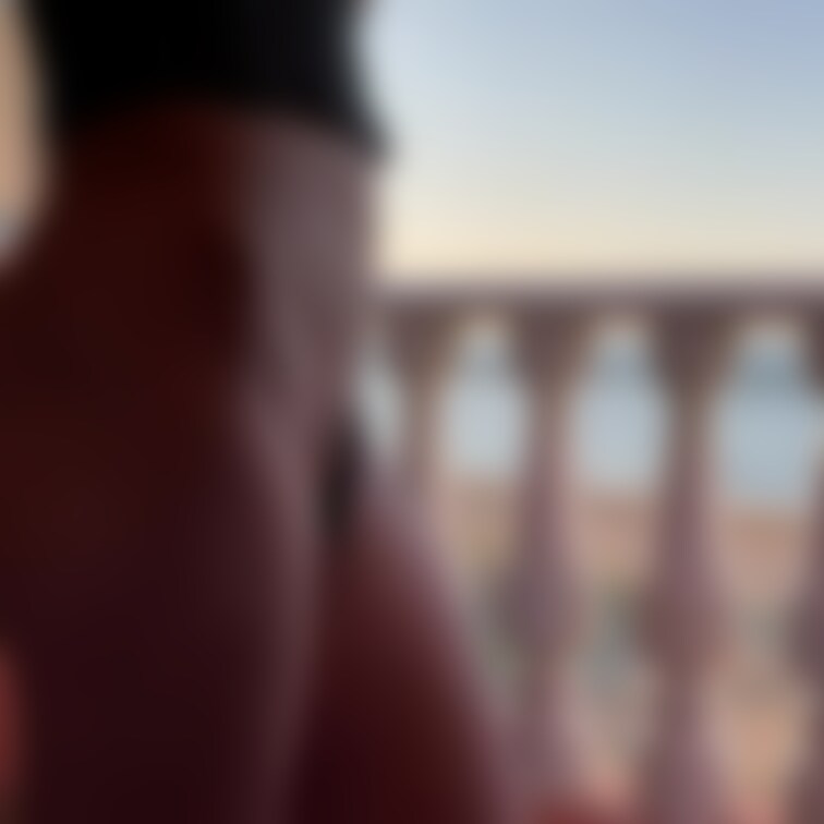 青い海に夕日が傾きかけた夕刻。

夏が過ぎ去ろうとする季節って何故だろうか？どこか寂しさを感じるもの。

愛妻は
