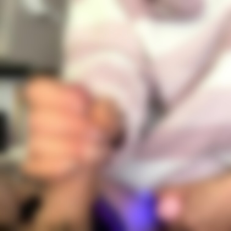 電マしながら手コキ。
略して電コキ←