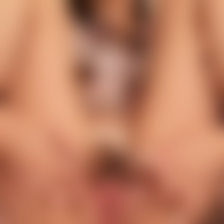 【桃マン美尻美少女】下から手を回したカエルちゃんスタイルでくっぱぁ〜❤️今夜もピンク色😍
スタンプ無しバージョンです！