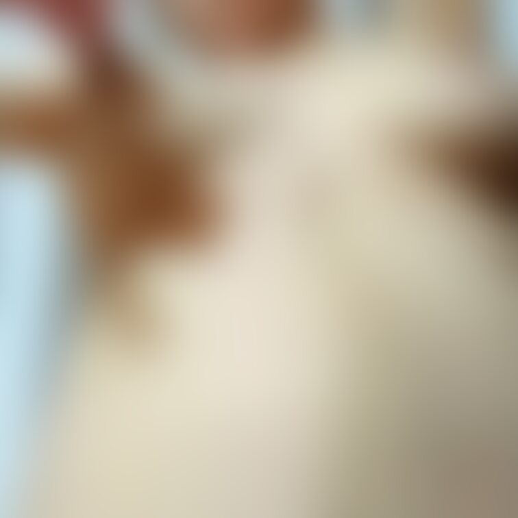 乳首引っ張ってたら興奮してきたよおおお!!!
顔が見えちゃってる💦
見て!!!こんなに乳首が勃起してるのおお!!!