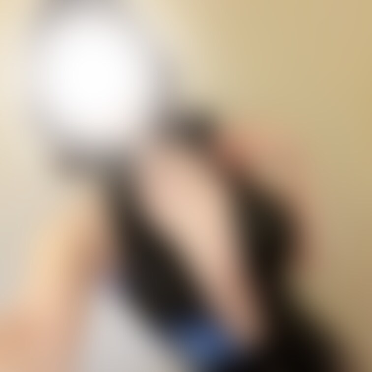 珍しく上半身のアップの写真です🙈💕

おっぱいは何カップに見えますか？

カップ数に対してあまりボリュームがない