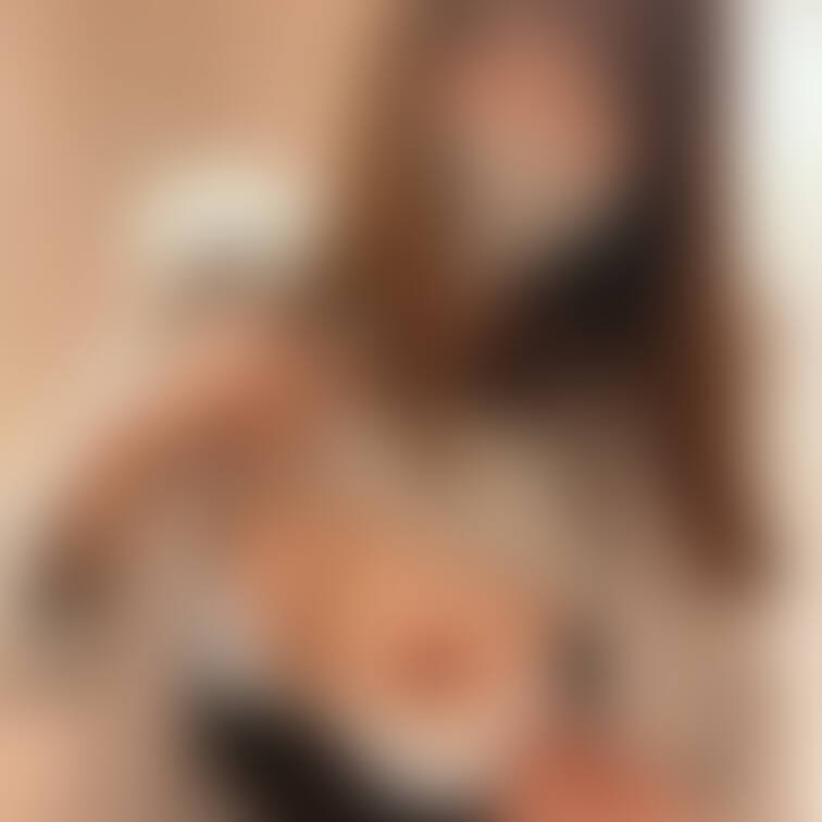 ペロンっ🥰
ブラと下着セットじゃないのは珍しいです😅この水色の下着セット、紐パンでなかなか可愛いのでまた撮りますね📸