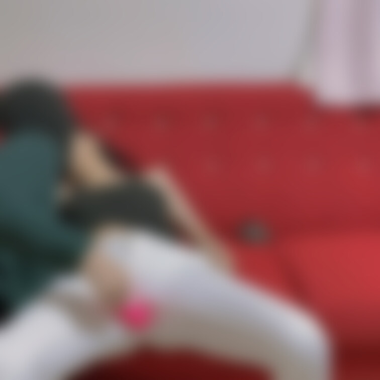 夫の前でも遠慮なく感じてしまいます🥰
他人様相手に濃厚キスで感じバイブでクリトリスを刺激され頭は真っ白になりました💖