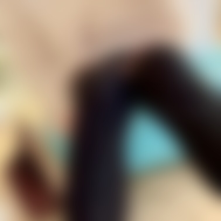 普通に座っただけでパンツ見えてた🥺