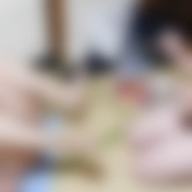 弥生の全裸パーティー兼公開撮影での一コマ。罰ゲームで参加男性がチンぐり返しでくすぐりの刑を受けるところです。
セク