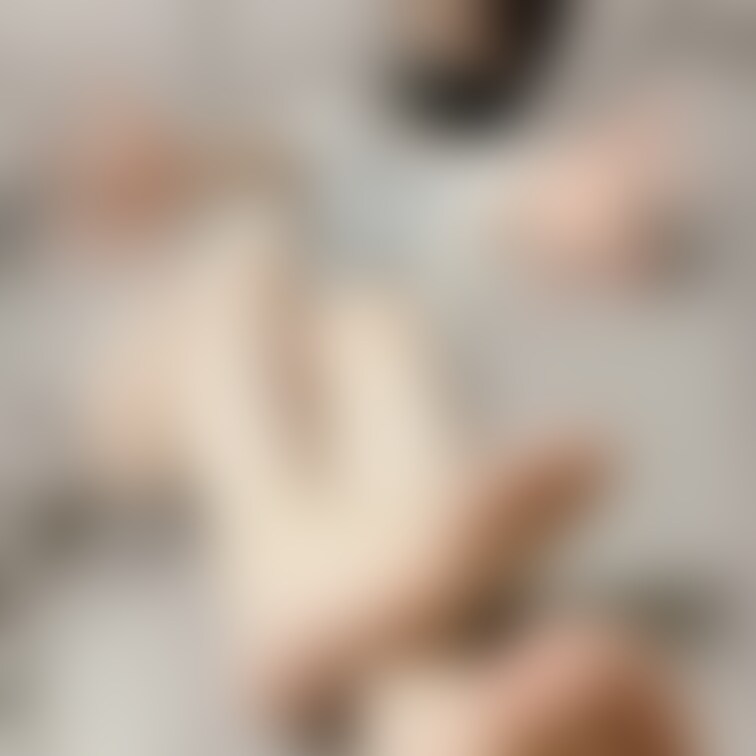 [SNS過去投稿] 3枚
①みんな、ギューっの華金だね🌼*･
１週間お疲れ様🥱❣️
#萎え○○○
②疲れて生気の