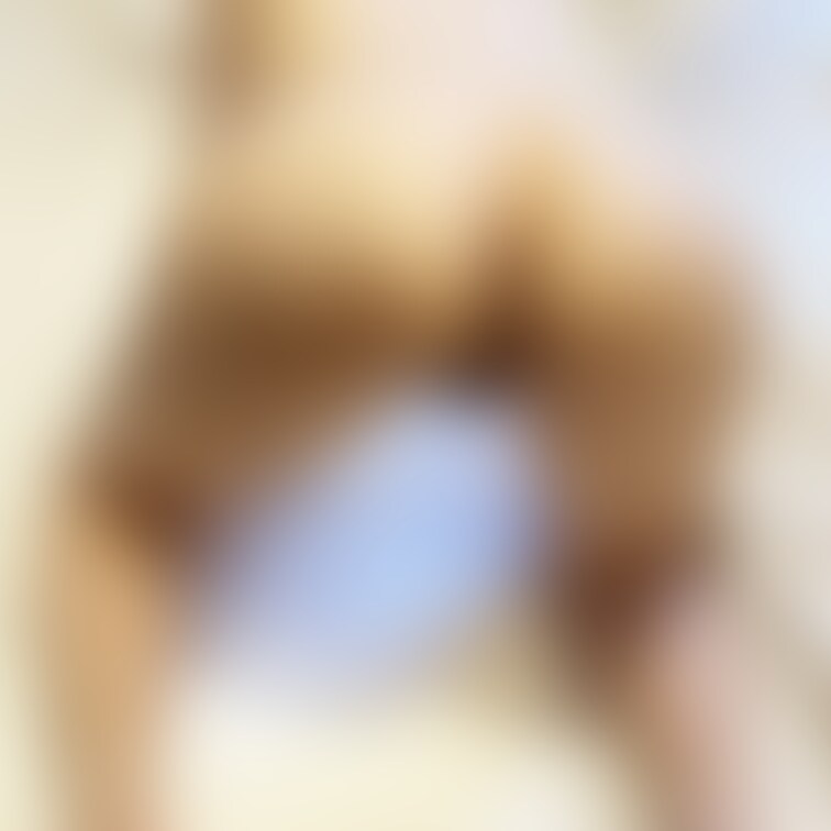 【肉付き絶妙アンニュイ美少女】三つ編み素人学生ちゃんが、美デカ尻を突き出し、四つん這い💕好きですか？？😊※スタンプなしで