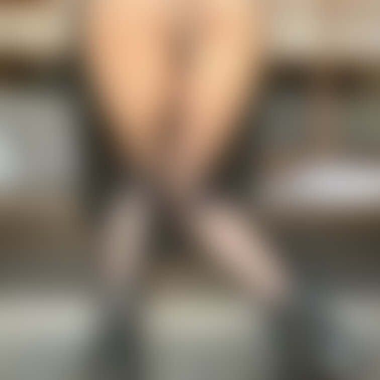 黒ストから透ける白の下着っていいよね🤭🤍