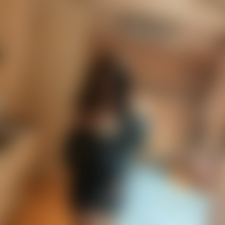 こんな卑猥な格好で🫡
こんなポージングで
エロエロなデリヘルプレイ中💦📸