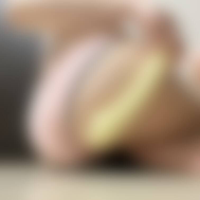 PR案件の裏話

基本的に10枚ぐらい撮影した画像をメーカーさんに送ってオッケーでたらそれをツイートする形なんですが